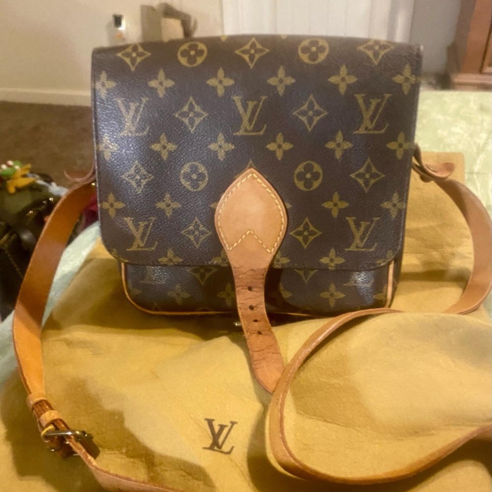 Stylish and Beautiful Louis Vuitton Brown Monogram Messenger Bag - Picture 2 of 9